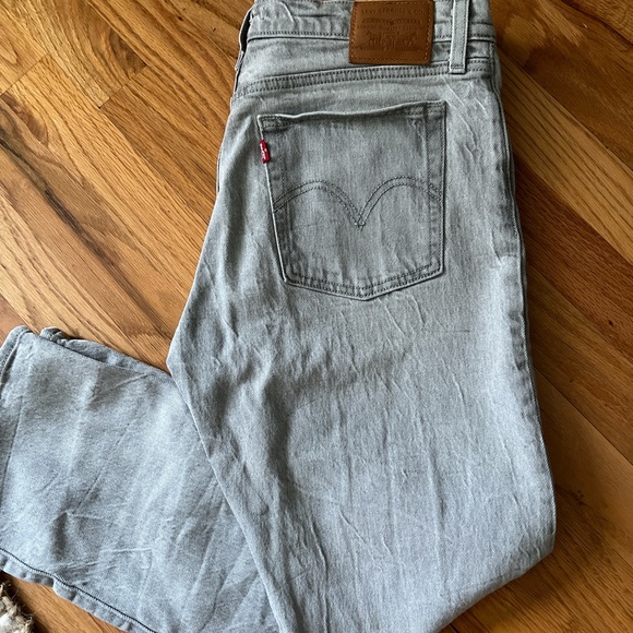 Levi’s Premium Wedgie Straight light gray denim excellent condition size 28 - Picture 4 of 5